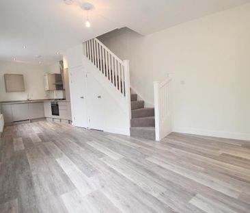 2 bedroom end of terrace house to rent - Photo 2