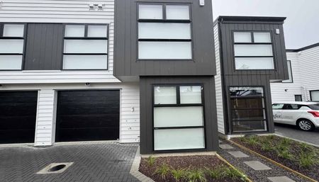 garage middle unit brand new - Photo 2