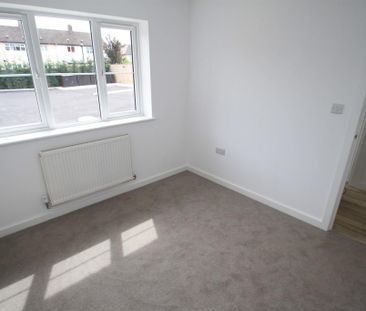 1 bedroom semi-detached bungalow to rent - Photo 2