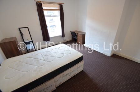 4 Bedroom Mid Terraced House for rent in Welton Grove - Photo 4