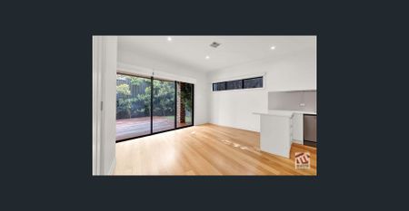 FRESHLY PAINTED IN CENTRAL LOCATION! - Photo 3