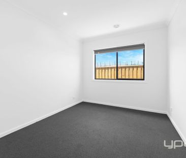 BRAND NEW FAMILY HOME! - Photo 4