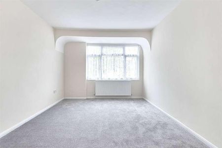 Heatherdene Close, Mitcham, Surrey, CR4 - Photo 3