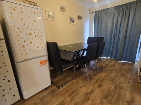 3 bedroom semi-detached house to rent - Photo 4