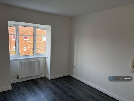 2 bedroom flat to rent - Photo 3