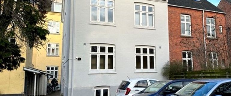 Skøn 2-værelses lejlighed i hjertet af Odense - Foto 1