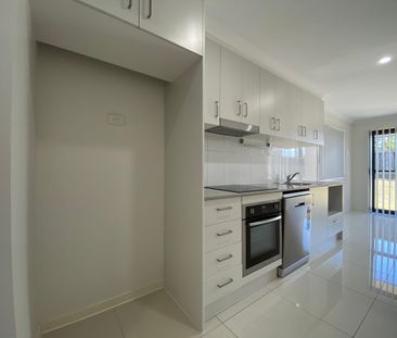 Modern One Bedroom! - Photo 3