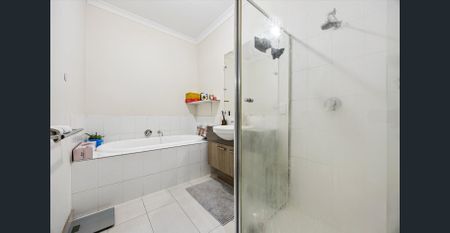 MODERN SINGLE LEVEL HOME WITH FAMILY APPEAL - Photo 4