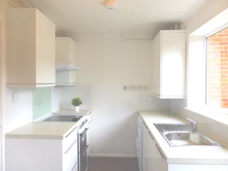 Two Bedroom House TO LET In Cambridge - Photo 5