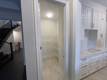 For Lease - 1228 Queens Plate Road, Oakville, Ontario - Photo 3