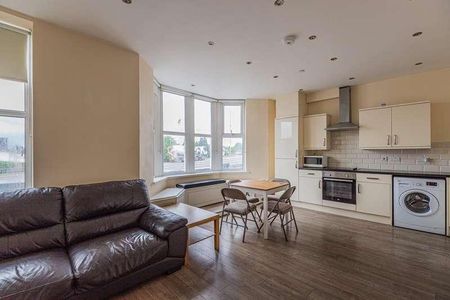 North Road, Heath, CF14 - Photo 3