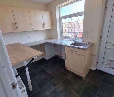 2 bedroom end of terrace house to rent - Photo 1