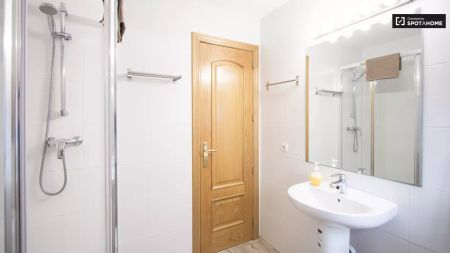 3-bedroom apartment for rent in Embajadores, perfect for professionals and families - Foto 2