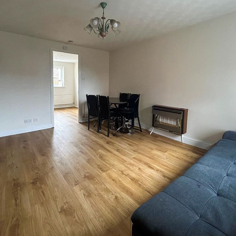 Tamarin Gardens, Cambridge - Photo 1