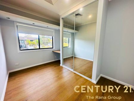 Beautifully Renovated 3-Bedroom Home Just a Short Walk from Toongabbie Station - Photo 4