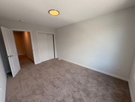 For Lease - 377 Bankside Way, Barrhaven, Ontario - Photo 5