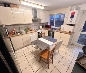 Room in a Shared House, Chesnut Road, N17 - Photo 5