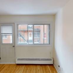 Bright and Spacious 2-bedroom Pet-Friendly Apartment - Photo 1