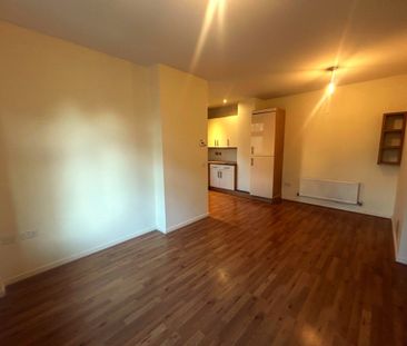 Lockhart Road, Watford - Photo 1