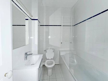 Rental Apartment Paris 16th - Photo 4