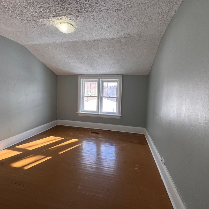 For Lease - 19 Cambridge Street Unit# 2, Kawartha Lakes, Ontario - Photo 1