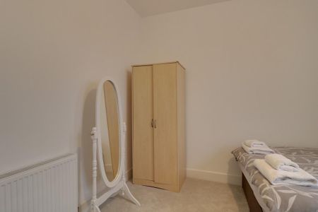 3 bedroom terraced house to rent - Photo 4