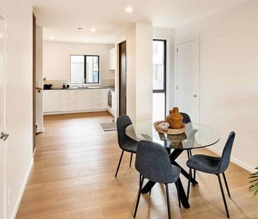 Near new 3 bedroom townhouse in peaceful surroundings - Photo 5