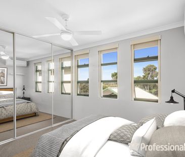 Stylish 2-Bedroom Townhouse in Ascot - Photo 4