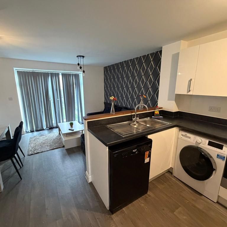 1 bedroom in a house share to rent - Photo 1