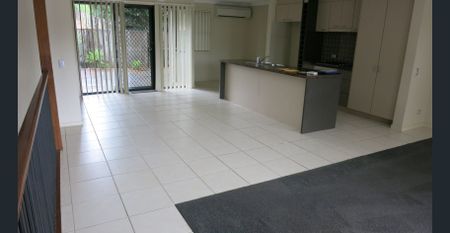 Stylish and Contemporary Townhouse in Boutique Estate - Photo 2