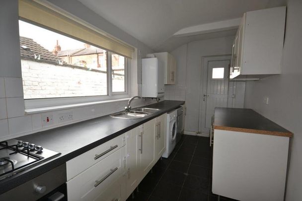 2 bedroom terraced house to rent - Photo 1