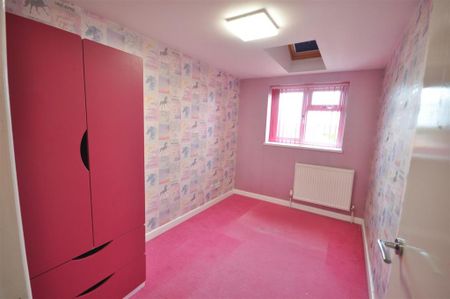 4 bedroom semi-detached house to rent - Photo 5