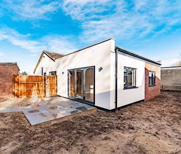 3 bedroom detached bungalow to rent - Photo 2