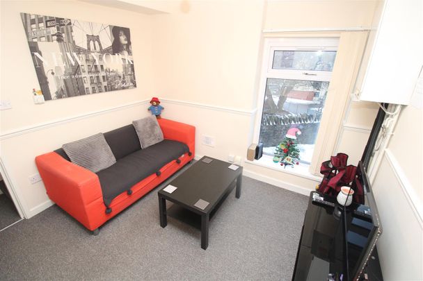 Flat For Rent Stow Hill, Pontypridd - Photo 1
