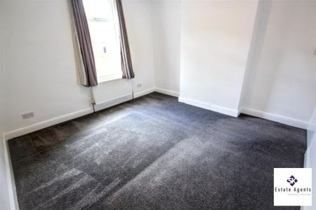 3 Bedroom House - Terraced To Let - Photo 4
