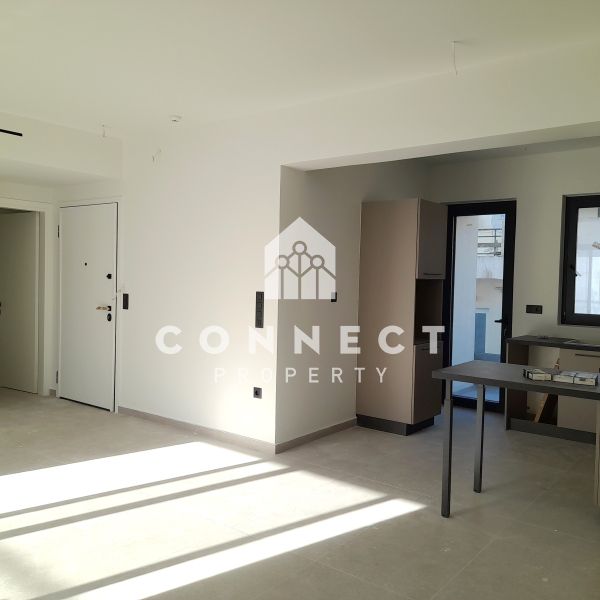 Ενοικιάζεται στον Άλιμο - Άνω Καλαμάκι, νεόδμητο διαμέρισμα 95 τ.μ., 2ου ορόφου. - Photo 1