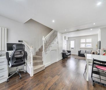 3 bedroom end of terrace house to rent - Photo 3