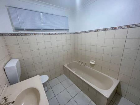 Spacious Six Bedroom Home! - Photo 3