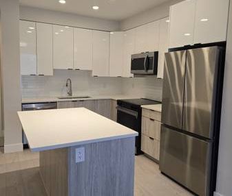 BRAND NEW - 1 bdrm & 1 Bath W/DEN - Pet Friendly - Photo 3