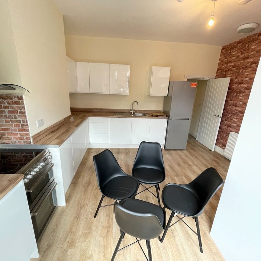 Room in a Shared House, Barton Terrace, LS11 - Photo 1