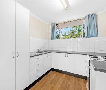2/45 Lade Street, Gaythorne QLD 4051 - Photo 6