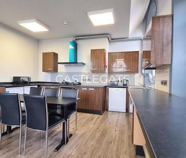1 bedroom in a flat share to rent - Photo 5