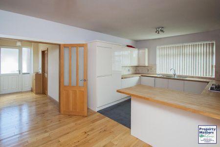 3 bedroom semi-detached bungalow to rent - Photo 2