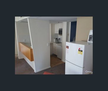 Fully Furnished Central CBD Apartment - Photo 1