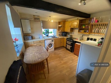 2 bedroom semi-detached house to rent - Photo 3