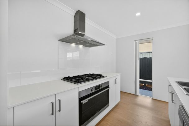 Brand new home waiting for it's first family - Photo 1