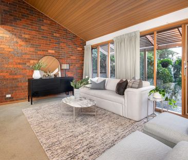 Spacious, Single-Level Living in the Heart of Kew - Photo 4