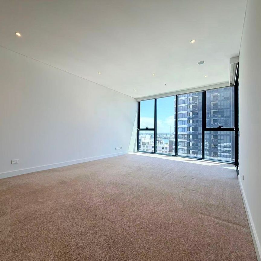 2 Bedroom Executive Apartment in Rhodes Central - Photo 1