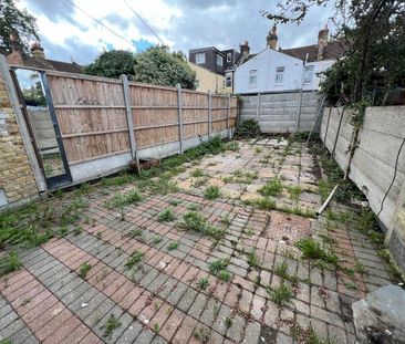 4 bedroom terraced house to rent - Photo 6