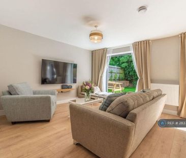 3 bedroom semi-detached house to rent - Photo 2